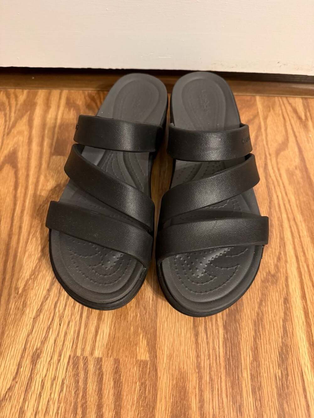 Crocs Women's Getaway Strappy Sandals black size 9 Cushion heels